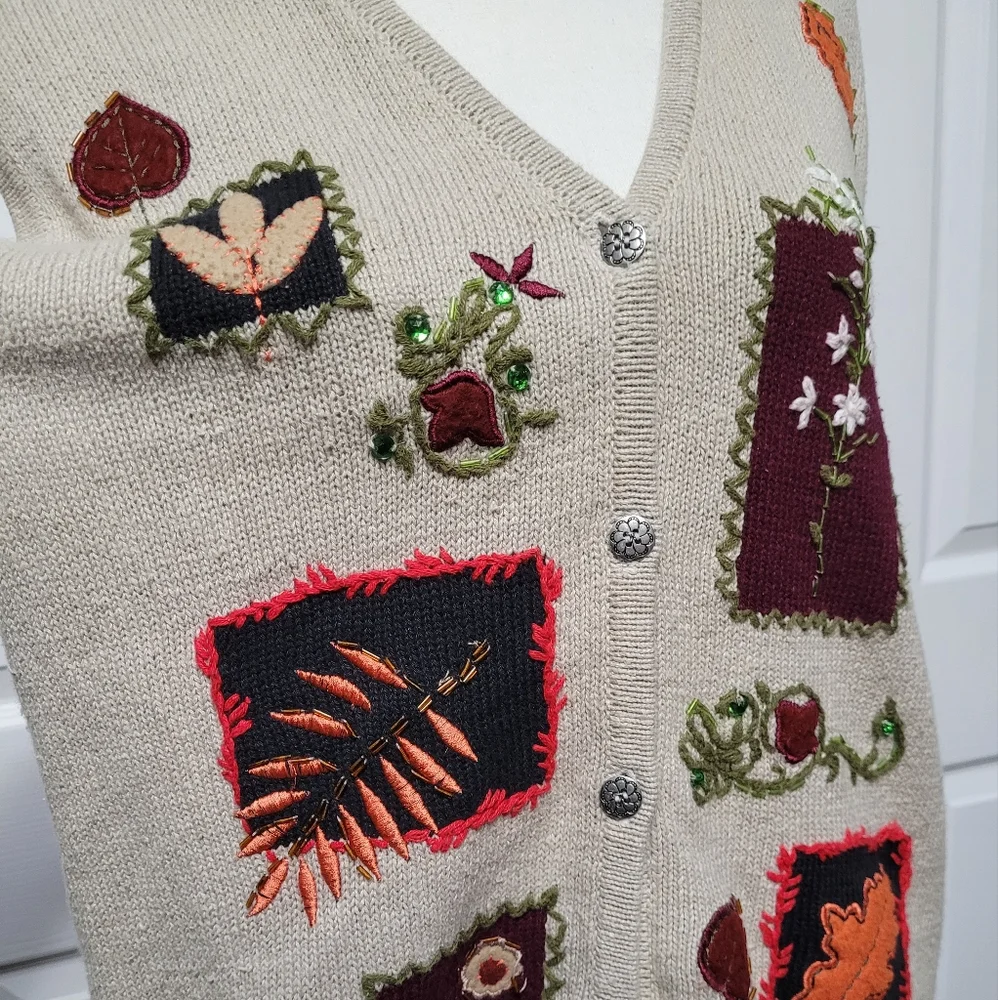 🍁🍂 Bobbie Brooks beige autumn fall seasonal embroidered knit vest